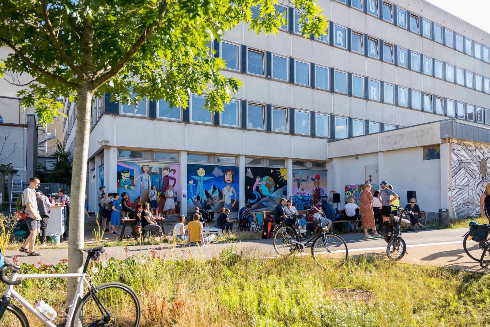 Kristina Tschesch, Rechenzentrum mit Jim Avignon Wandbild
